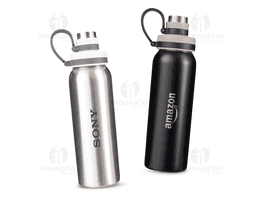 Garrafa em aço inox com capacidade de 800 ml, desenvolvida para oferecer resistência e praticidade no dia a dia. Possui alça em silicone que facilita o transporte e o manuseio. Um brinde corporativo moderno e funcional, ideal para ações promocionais, eventos e incentivo ao consumo consciente.