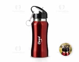 Squeeze em inox com capacidade para até 500ml. Possui tampa rosqueável em plástico com alça fixa e bico flip. Acompanha canudo interno removível e mosquetão metálico com argola.