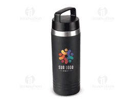 Garrafa térmica em inox com capacidade para até 700ml. Conta com estrutura de parede dupla e vedação a vácuo para garantir a conservação da temperatura dos líquidos por mais tempo, além de tampa rosqueável em plástico com alça fixa para transporte.