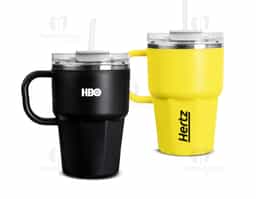 Caneca de parede dupla com interior em inox 304, revestimento externo e alça em plástico polipropileno (PP) e capacidade máxima de 550ml. Possui tampa de pressão em AS com protetor para o bocal em PP, além de acesso para canudo e anel de vedação em silicone, permitindo duas formas de consumo de bebidas. Acompanha canudo plástico.