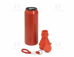 Garrafa térmica em inox com capacidade para até 500ml. Possui estrutura de parede dupla, ideal para conservar a temperatura de líquidos por mais tempo. Conta com tampa rosqueável e compartimento removível em plástico, permitindo o uso como copo. Acompanha alça em nylon com detalhes em plástico e mosquetão metálico.
