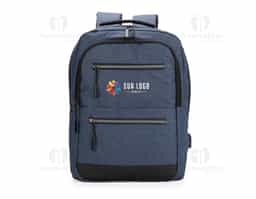 Mochila em tecido Oxford impermeável com detalhes em couro sintético e capacidade máxima de 18 litros. Possui quatro bolsos pequenos e divisória acolchoada para notebook de até 15,6 polegadas no compartimento principal. Apresenta compartimento frontal e dois bolsos em tamanhos diferentes com faixas refletivas na região dos zíperes, além de um bolso e um adaptador USB posicionados em laterais opostas. dispõe de alça superior de mão e duas alças de ombro, estas com revestimento em tecido respirável. Obs.: A posição do adaptador USB pode variar conforme o lote do produto.