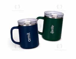 Caneca de parede dupla, com interior em inox 304 e revestimento externo e alça em plástico polipropileno (PP). Com capacidade máxima de 450ml, possui tampa de pressão em AS com protetor deslizante para o bocal em PP.
