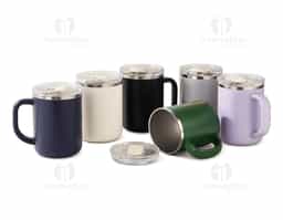 Caneca de parede dupla, com interior em inox 304 e revestimento externo e alça em plástico polipropileno (PP). Com capacidade máxima de 450ml, possui tampa de pressão em AS com protetor deslizante para o bocal em PP.