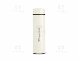 Garrafa térmica de 400ml com parede dupla, ideal para manter bebidas na temperatura por mais tempo. Produzida com inox 201 externo e inox 304 interno, conta com tampa rosqueável com vedação segura e base antiderrapante. Acompanha infusor em inox, perfeita para chás e bebidas aromatizadas, sendo um brinde sofisticado e funcional.