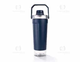 Coqueteleira térmica de parede dupla, com parte externa em inox 201 e pintura eletrostática, e camada interna em inox 304. Com capacidade máxima de 650ml, possui tampa rosqueável em polipropileno (PP) e policarbonato (PC), com protetor para o bocal e alça para transporte. Apresenta fundo rosqueável em PET com tampa de pressão, ideal para guardar suplementos. Acompanha mola misturadora em inox e peneira plástica.