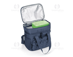 Bolsa térmica com dois compartimentos em tamanhos diferentes e capacidade total de 16 litros. Confeccionada em tecido Oxford 600D resistente à água, apresenta estrutura interna com espuma e revestimento térmico em PEVA. Conta ainda com bolso frontal multiuso com aberturas para encaixe de módulos adicionais, dois bolsos laterais com elástico e duas alças de mão fixas. Acompanha alça transversal ajustável.