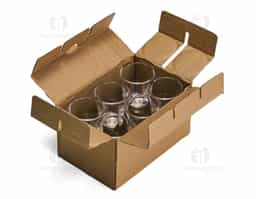 Kit com seis copos de vidro, cada um com capacidade de 30ml, ideal para doses e degustações. Fabricados em vidro resistente, possuem design clássico e tamanho compacto. Perfeito como brinde corporativo ou item promocional para ações que valorizam momentos de celebração e apresentação sofisticada.