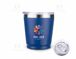 Copo térmico com capacidade de 200 ml, produzido em inox e indicado para conservação da temperatura de bebidas. Possui parte interna térmica, tampa com bocal, trava de segurança e vedação em silicone, auxiliando na prevenção de vazamentos e oferecendo praticidade para o uso diário.