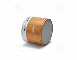 Caixa de som com microfone em bambu.  Possui transmissão por bluetooth, ligação stereo 3,5 mm e leitor de cartões TF. autonomia até 3h. capacidade: 300mAh. função para atender chamadas, controle de volume, conexão à playlist do dispositivo móvel e rádio FM. incluso cabo USB/micro USB para carrega