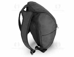 Mochila para notebook. 600D de alta densidade. Compartimento com 2 divisórias almofadadas para notebook até 15.6'' e tablet 9.7''. Interior forrado e almofadado. 1 bolso frontal e 2 bolsos laterais. Parte posterior almofadada, com sistema de apoio acolchoado para as costas e alças almofadadas