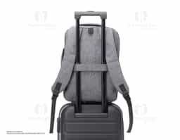 Mochila e Pasta para Notebook em tecido poliéster Compartimento para notebook.
Tamanho total do Notebook - 16,5¨ aconpanha placa