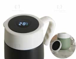 Caneca Térmica 500ml em inox com display LED com termômetro digital na tampa para indicar a temperatura do líquido.