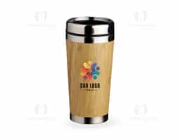 Copo Bambu de 500ml, parte interna em inox. Possui tampa com compartimento que pode ser aberto para beber.