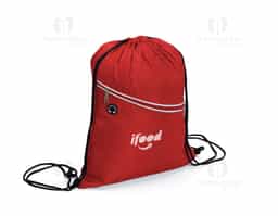 Mochila saco impermeável em fibra de poliéster. Contém bolso diagonal na parte frontal com entrada para fones de ouvido e alças de nylon.