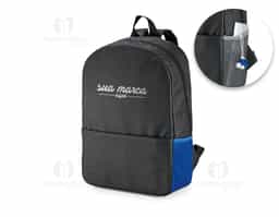 Mochila para notebook em 600D. Compartimento com divisória almofadada para notebook até 15.6''. Bolso lateral em tela e bolso frontal. Parte posterior e alças almofadadas.