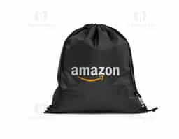 Saco tipo mochila em poliéster reciclado 190T, leve e resistente, com alças para transporte confortável. Produzido a partir de plástico reciclado, contribui para a redução de resíduos e reforça o compromisso ambiental da sua marca. Perfeito como brinde corporativo sustentável, unindo funcionalidade e consciência ecológica.