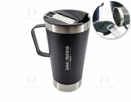 Caneca térmica de inox com capacidade para 550ml. Acompanha uma tampa de plástico e um abridor de garrafas. O abridor fica preso em um encaixe existente na tampa, porém é removível.