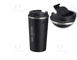 Copo térmico de inox 500ml com parede dupla, parte inferior com borracha antideslizante e tampa rosqueável com abertura de bocal.