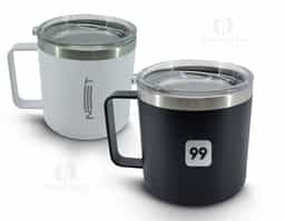 Caneca térmica de inox 450ml com parede dupla e tampa com acesso ao bocal.