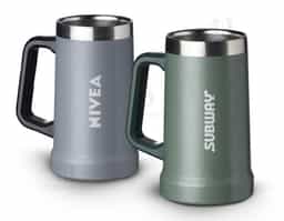 Caneca térmica de inox com pegador plástico, capacidade de 700ml. Material livre de BPA.
