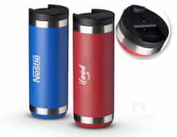 Copo térmico de inox , feito de parede dupla com capacidade para 550ml. Contém tampa plástica com bocal e trava de segurança.