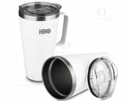 Caneca térmica em aço inox com parede dupla isolada à vácuo, tampa plástica e anel em silicone para vedação, alça lateral. Capacidade 530ml. 