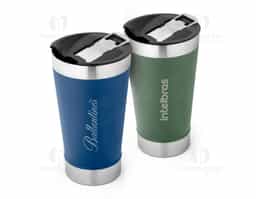 Copo de viagem térmico em aço inox com parede dupla isolada a vácuo. A tampa inclui um abridor de garrafas. Ideal para preservar as suas bebidas frias ou quentes. Capacidade até 630 mL.