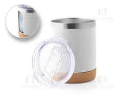 Copo de viagem em aço inoxidável com parede dupla isolada a vácuo, acabamento fosco e base em cortiça (térmico). Contém uma tampa transparente com fecho deslizante. Capacidade até 400ml.
