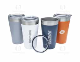 Copo térmico com capacidade de 473ml feito em inox com parede dupla, acompanha tampa acrílica de encaixe com bocal.