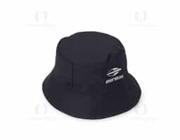 Chapéu bucket reversível, confeccionado em poliéster. Versátil e prático, oferece duas opções de estilo em um único acessório. Ideal para proteção solar e complementar diferentes looks.