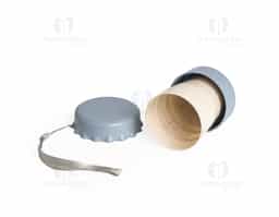 O copo retrátil de 125 ml é fabricado em palha de trigo, um material sustentável e leve. Seu design prático permite que seja facilmente armazenado e transportado. O copo vem com uma alça de nylon, facilitando o uso em diversas situações, como viagens e atividades ao ar livre. Ideal para quem busca uma opção ecológica e funcional para bebidas.