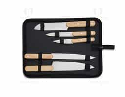 Facas para os mais diversos tipos de cortes. Com o nosso kit de churrasco, ficarão ainda mais saborosos. Composto por 5 peças em lâminas em inox com cabos em madeira, proporcionando mais precisão durante os cortes, sendo de 7”, 8”, 3”,9” e 5” polegadas, todas acomodadas em um prático estojo de nylon para levá-lo para onde desejar com facilidade. Além disso, acompanha uma plaquinha de metal para uma personalização exclusiva. Kit perfeito para deixar as receitas mais saborosas e fáceis de fazer.