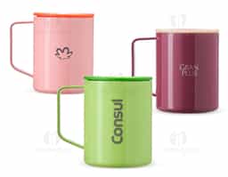 Caneca feita em inox, com parede dupla e capacidade de até 270ml. Suas cores chamativas e aspecto brilhante tornam este item, único.
