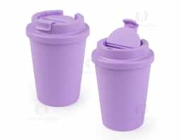 Copo fabricado em plástico RPET, com capacidade de 400ml. Conta com tampa rosqueável, garantindo maior segurança no transporte de líquidos. Ideal para uso cotidiano, é uma opção prática e funcional.