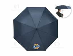 Guarda-chuva em poliéster 100% reciclado 190T pongee, com varetas em fibra de vidro e pega em PP. O guarda-chuva, dobrável em 3 secções, tem abertura automática e é à prova de vento.