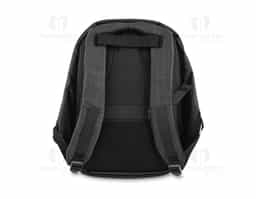 Mochila anti-furto de poliéster. Pensando na segurança do usuário foi confeccionado o compartimento principal na área traseira, impossibilitando a abertura do produto mesmo com a mochila na costa do usuário. Possui dispositivo com entrada USB na parte externa com cabo USB acoplado internamente; permitindo a conexão de um carregador portátil na área interna e a conexão de um eletrônico na área externa, viabilizando a carga e utilização do eletrônico enquanto caminha. Área interna do compartimento principal: bolso para notebook de 15,6 polegadas, bolso para tablet, quatro bolsos para acessórios, possui nas laterais internas sistema de velcro, maximizando a segurança da mochila. Parte frontal com faixa refletiva, alças para as costas ajustáveis revestidas com espuma para um maior conforto sendo uma delas com bolso de zíper, alça para mãos e alça horizontal para encaixe em malas de viagem.