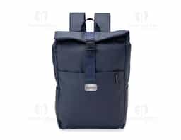 Design funcional e resistente! A mochila de poliuretano impermeável de 23 litros é a escolha ideal para quem busca segurança no transporte de itens. Com três compartimentos, sendo o principal com bolso interno, fechamento em velcro e fivela, além de um compartimento traseiro no estilo antifurto, esta mochila oferece organização e proteção para os pertences. Conta também com dois bolsos laterais de fácil acesso, alça para engate em malas de viagem, alça de mão e alças para costas ajustáveis com revestimento espumado, garantindo conforto durante o uso.