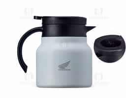 Chaleira térmica de 750 ml em inox, com infusor, display LED e termômetro digital na tampa para indicar a temperatura do líquido. Conta com base antiderrapante, alça ergonômica e tampa plástica com alavanca de acionamento, oferecendo praticidade e controle de temperatura.