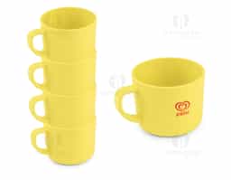 Conjunto com 4 xícaras confeccionadas em plástico RPET, todas na mesma cor, com design prático e funcional. Cada xícara possui capacidade para até 200 ml e é segura para uso em micro-ondas, oferecendo praticidade no dia a dia. Sustentáveis e reutilizáveis, são ideais para uso doméstico, corporativo ou em eventos.