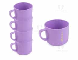 Conjunto com 4 xícaras confeccionadas em plástico RPET, todas na mesma cor, com design prático e funcional. Cada xícara possui capacidade para até 200 ml e é segura para uso em micro-ondas, oferecendo praticidade no dia a dia. Sustentáveis e reutilizáveis, são ideais para uso doméstico, corporativo ou em eventos.