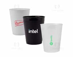 Copo reutilizável em plástico polipropileno (PP) com capacidade de 450ml. Leve e resistente, é indicado para uso em casa, festas ou eventos diversos, adaptando-se a diferentes ocasiões com praticidade.