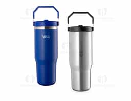 Copo térmico em inox com capacidade de até 800 mL. Possui parede dupla para isolamento térmico, tampa plástica rosqueável com vedação a vácuo, alça fixa em inox com camada plástica e bico flexível. Acompanha canudo plástico para encaixe interno, ideal para uso prático no dia a dia.