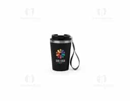 Copo de viagem com capacidade de até 460 mL, confeccionado em polipropileno (PP) e aço inox 90% reciclado. Apresenta parede dupla com acabamento fosco, ideal para manter a temperatura da bebida por mais tempo. A tampa em PP é à prova de vazamentos e possui uma alça em PU e PET que facilita o transporte com segurança e praticidade.