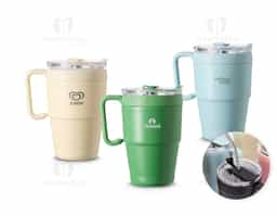 Caneca térmica em inox com pintura eletrostática e capacidade de até 600ml. Apresenta estrutura de parede dupla, base antiderrapante e tampa plástica com vedação a vácuo, protetor emborrachado para o bocal com acesso para canudo. Acompanha canudo de inox com ponta removível em plástico.