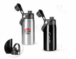 Garrafa térmica em inox com capacidade para até 400ml. Apresenta estrutura de parede dupla e vedação a vácuo, que mantém a temperatura de líquidos por mais tempo sem transferência para o exterior. Possui tampa plástica rosqueável com protetor de o bocal e alça fixa para transporte.