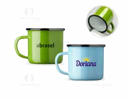 Caneca em inox com capacidade máxima de 370ml e pintura de acabamento esmaltado.