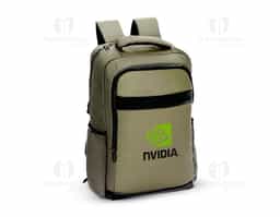 Mochila confeccionada em couro sintético impermeável, com fechamento em zíper e capacidade de até 21 litros. Conta com divisória interna para notebooks de até 15,3 polegadas e entrada para cabo USB. Possui cinco compartimentos externos, sendo um bolso frontal, outro com divisórias internas, dois bolsos laterais abertos e bolso antifurto traseiro. Dispõe ainda de alça de mão, duas alças para as costas com engate para malas de viagem e costas acolchoadas em tecido respirável. Acompanha placa metálica para personalização.