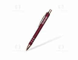 Caneta metálica com acionamento por clique e carga azul 1,0 mm, proporcionando escrita precisa e confortável. Seu design leve garante melhor pegada no uso diário. Elegante e funcional, é um brinde corporativo que agrega valor e reforça a presença da sua marca.