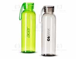 Garrafa feita em plástico livre de BPA com capacidade máxima de 640ml e marcação de volume impressa de até 600ml. Conta com tampa plástica rosqueável com alça de silicone fixa